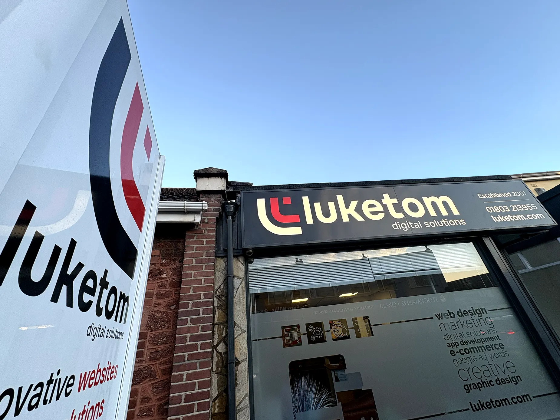 LukeTom web design painting